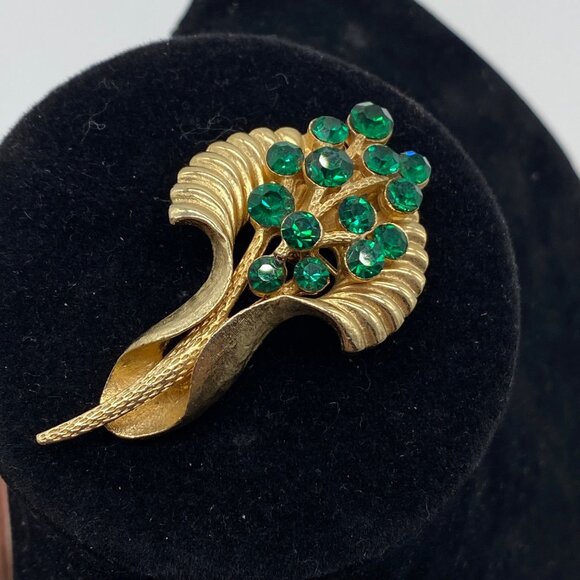 Vintage Gold Tone Green Rhinestones Spray Brooch Pin Floral - Picture 1 of 14
